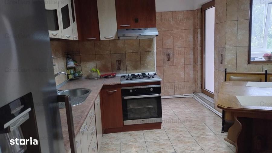 Apartament cu 3 camere în Viziru 2