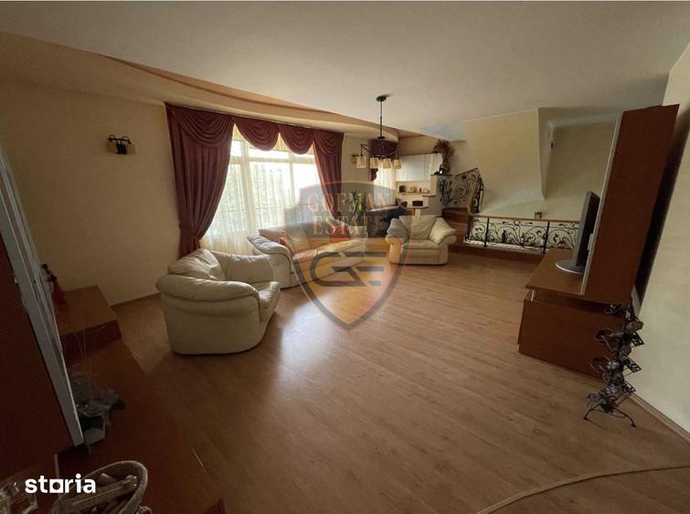 Apartament cu 3 camere, mobilat în Sud