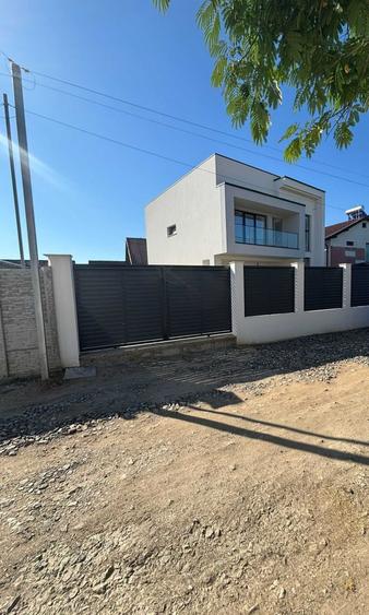 Casă cu 4 camere cu Teren 440 Mp în Exterior Vest