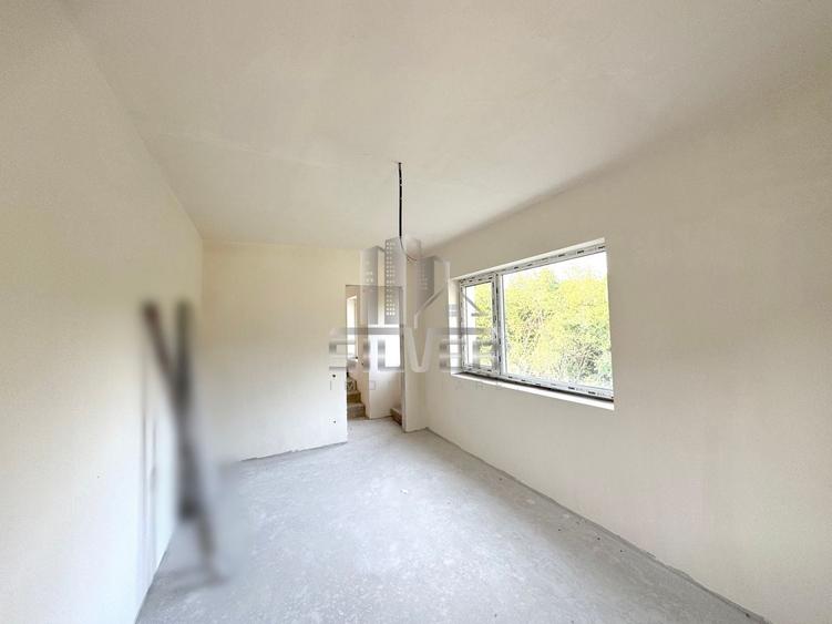 Duplex cu 5 camere cu Canalizare în Câmpului