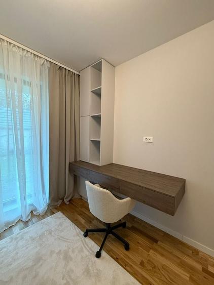 Apartament cu 3 camere semidecomandat, mobilat în P-ta Presei Libere