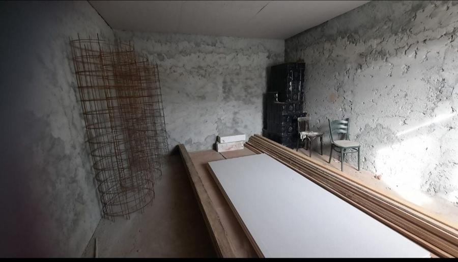 Casă cu 4 camere în Buzescu