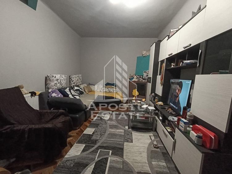 Apartament cu 4 camere semidecomandat, mobilat în Iosefin