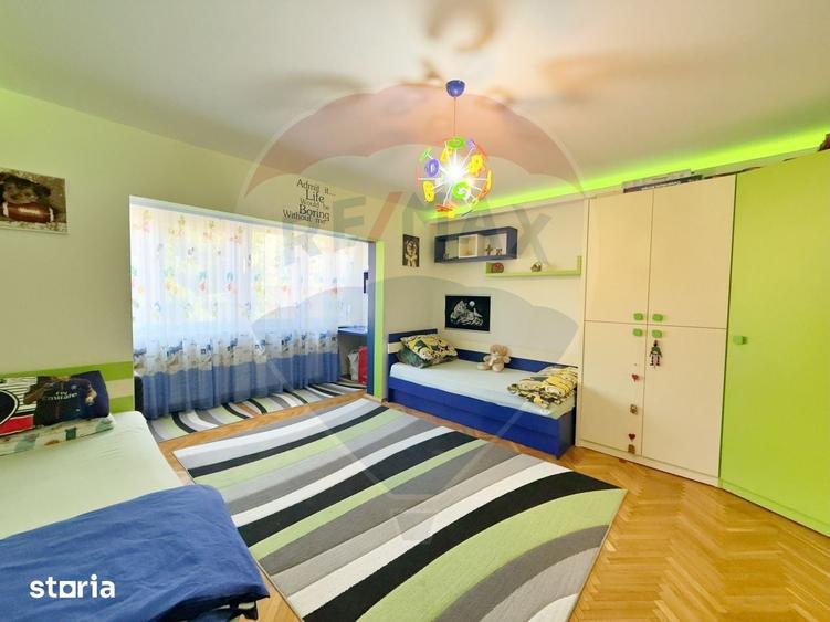 Apartament cu 4 camere semidecomandat în Central