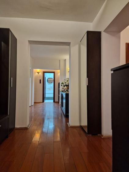 Apartament cu 4 camere decomandat în Decebal