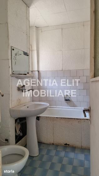 Apartament cu 3 camere semidecomandat în Central