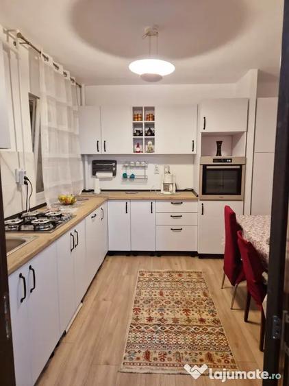 Apartament cu 3 camere semidecomandat în Militari