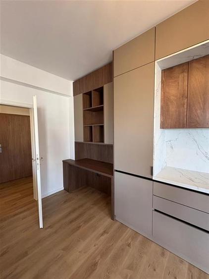 Apartament cu 2 camere decomandat, mobilat în Tractorul