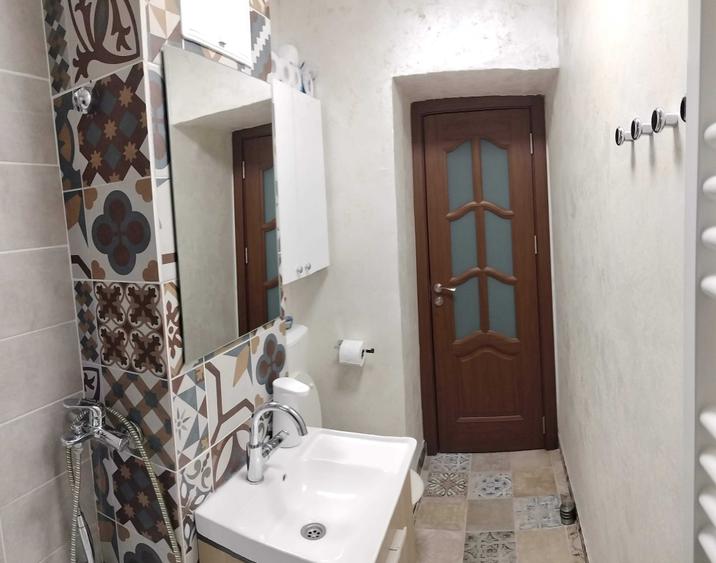 Apartament cu 3 camere semidecomandat în Popoveni