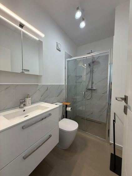 Apartament cu 2 camere semidecomandat, mobilat în Florești