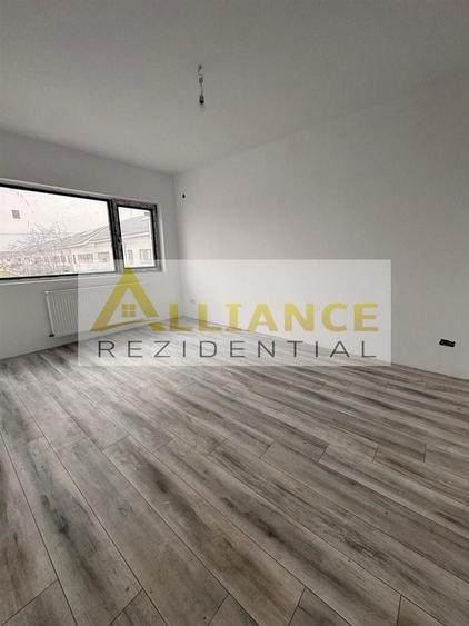 Duplex cu 4 camere decomandat cu Canalizare în Central