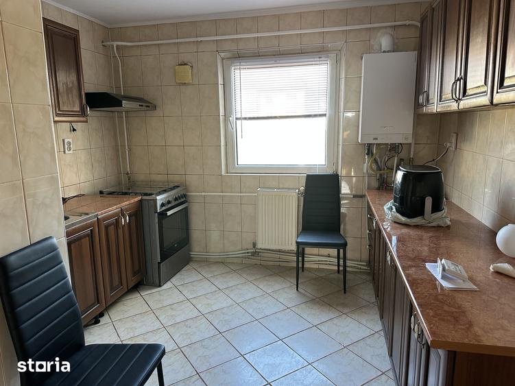 Apartament cu 3 camere decomandat în Central