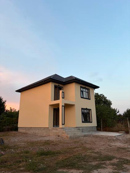 Casă cu 4 camere cu Teren 200 Mp în Lumina