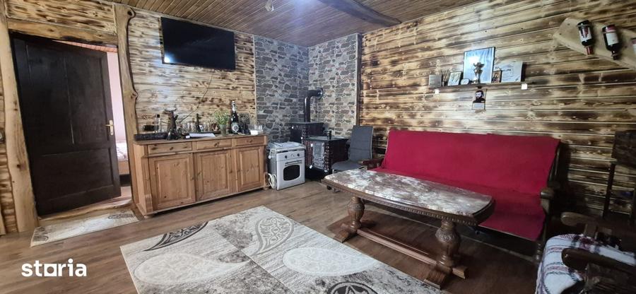 Casă cu 2 camere cu Teren 3900 Mp în Cernești