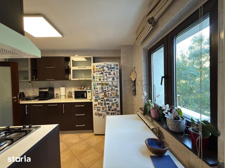 Apartament cu 4 camere decomandat în Cișmigiu