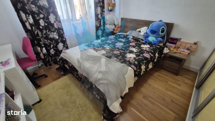 Apartament cu 3 camere, mobilat în Tei