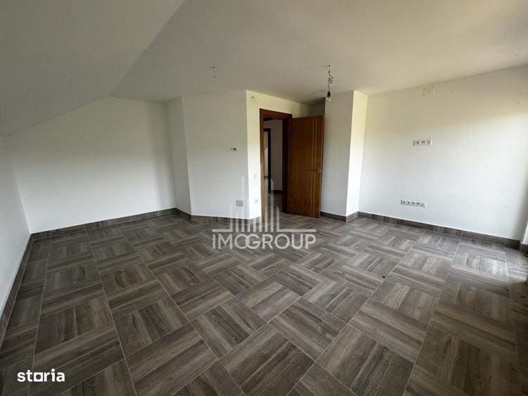 Casă cu 4 camere în Sub Coastă