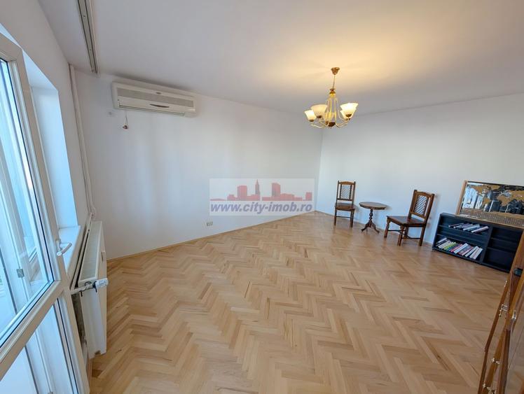 Apartament cu 2 camere decomandat în Victoriei