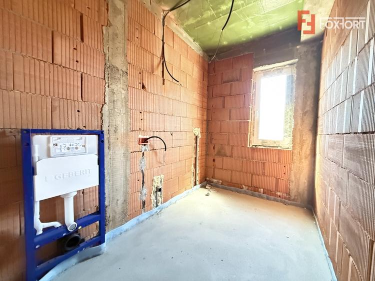 Duplex cu 5 camere cu Canalizare în Sânmihaiu Român
