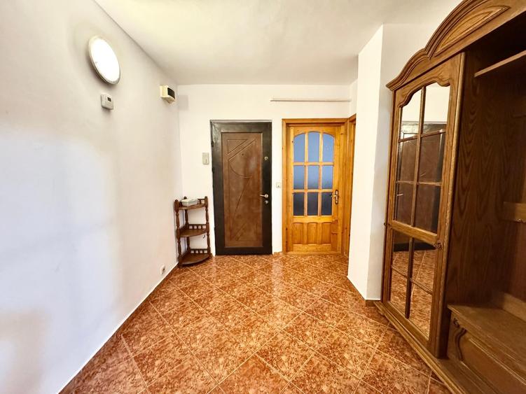 Apartament cu 2 camere decomandat în Nicolina