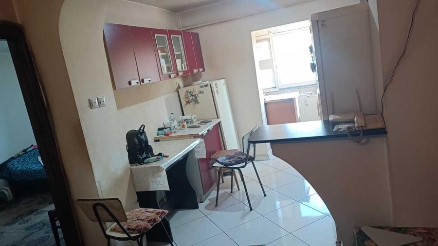 Apartament cu 3 camere decomandat în Cornitoiu