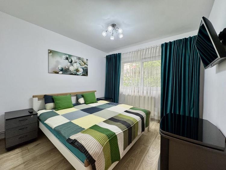 Apartament cu 3 camere decomandat, mobilat în Lipovei