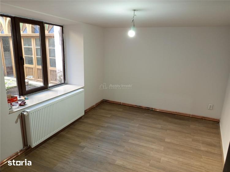 Casă cu Teren 1439 Mp în Ciclova Română