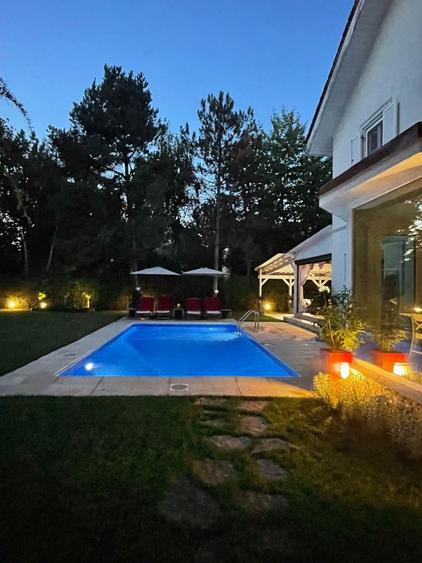 Duplex cu 6 camere cu Piscina în Iancu Nicolae