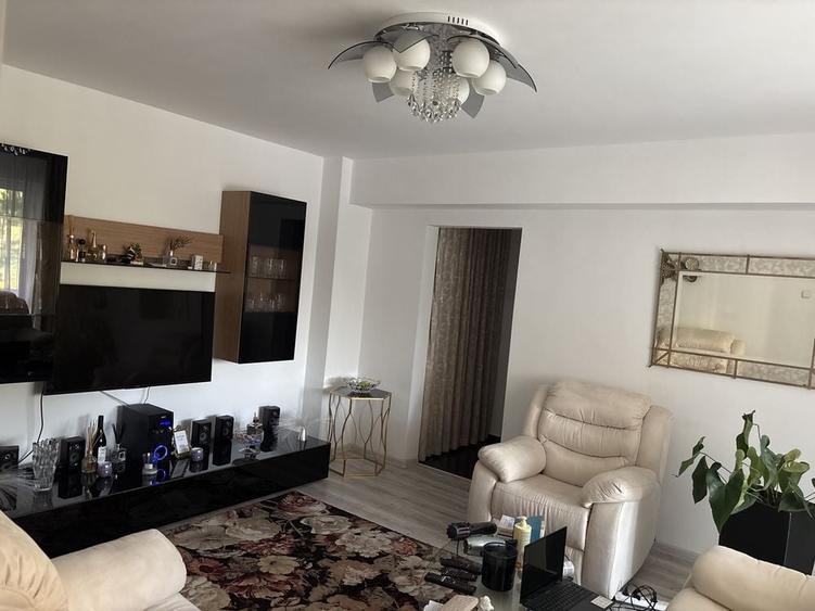 Apartament cu 2 camere semidecomandat în Aviației