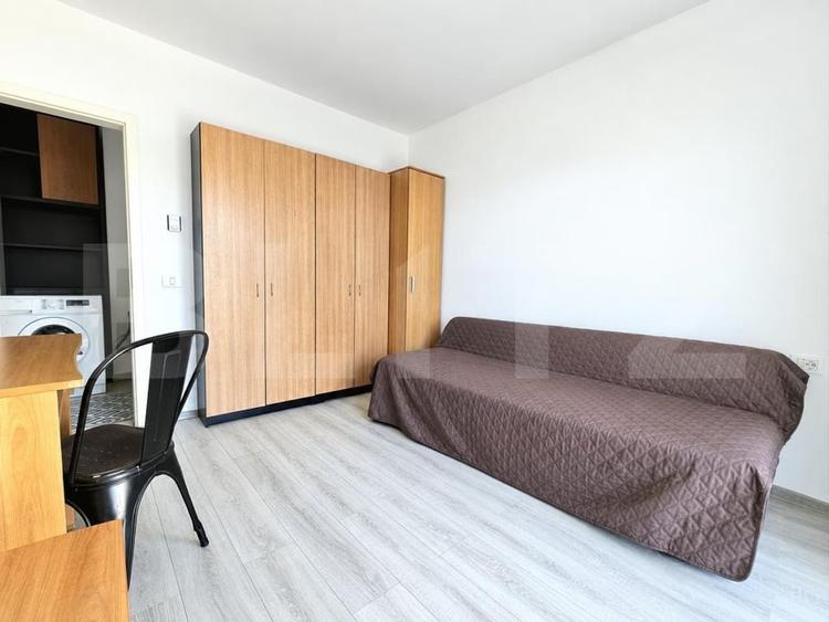Apartament cu 3 camere semidecomandat, mobilat în Aradului
