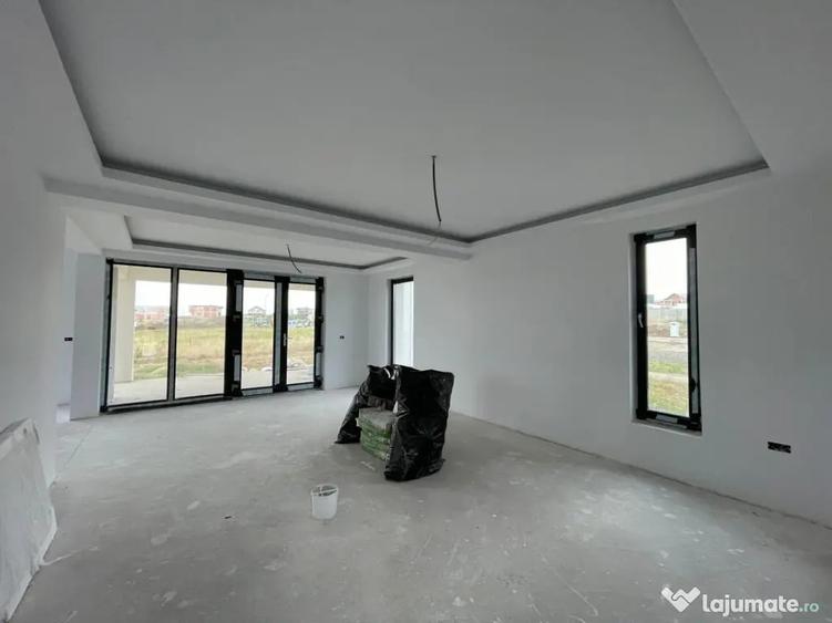 Casă cu 5 camere cu Teren 599 Mp în Giarmata