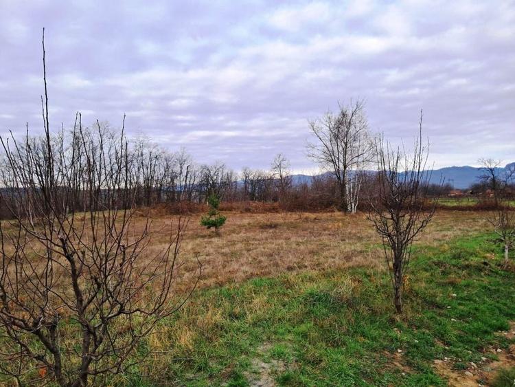Teren Construcții intravilan de 2051 mp, în Polovragi