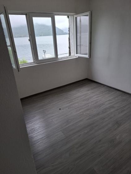 Apartament cu 3 camere semidecomandat în Orșova
