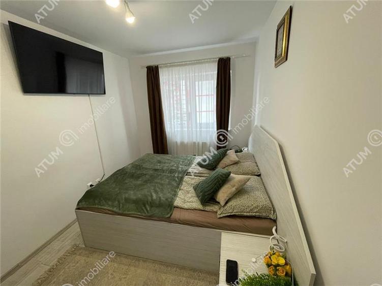 Apartament cu 3 camere semidecomandat, mobilat în Exterior Vest