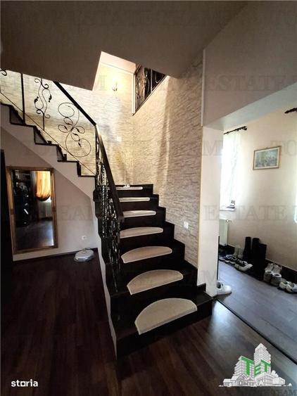 Casă cu 4 camere în Ostratu