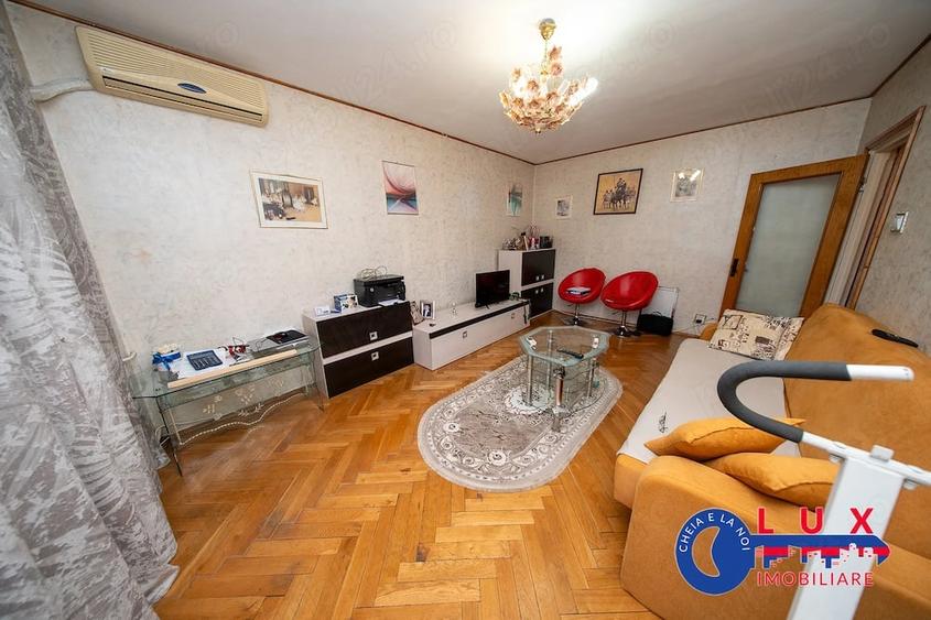 Apartament cu 3 camere decomandat în Babadag