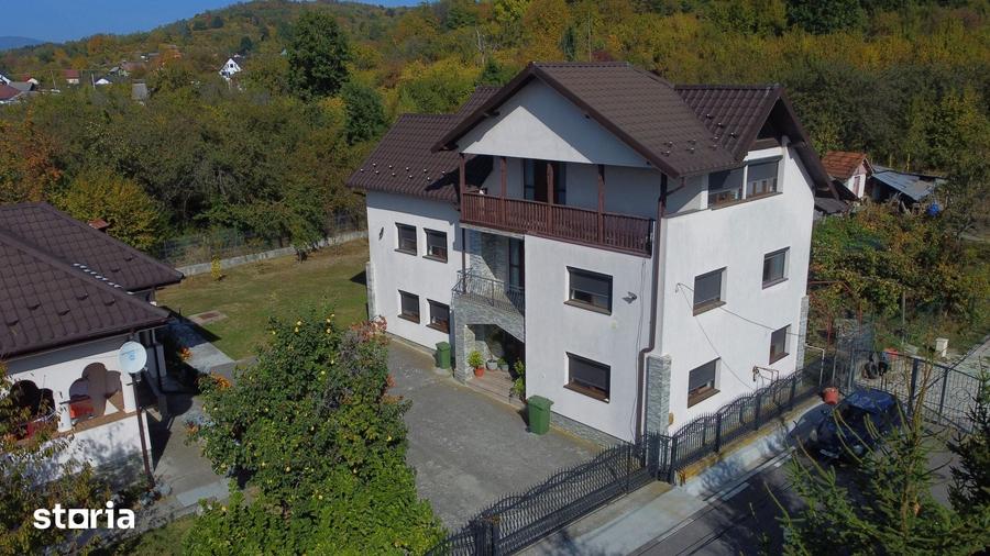 Casă cu 5 camere cu Teren 200 Mp în Valea Iașului