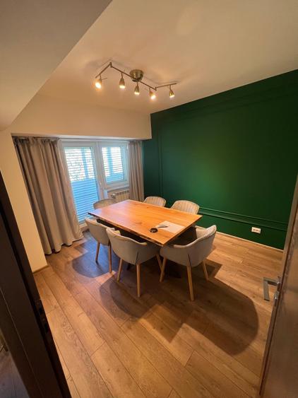 Apartament cu 4 camere semidecomandat, mobilat în P-ța Unirii
