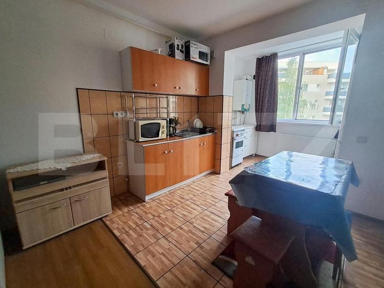 Apartament cu 2 camere semidecomandat, mobilat în Florești