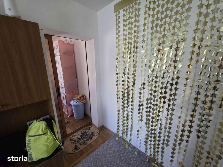 Apartament cu 3 camere în Petrișor