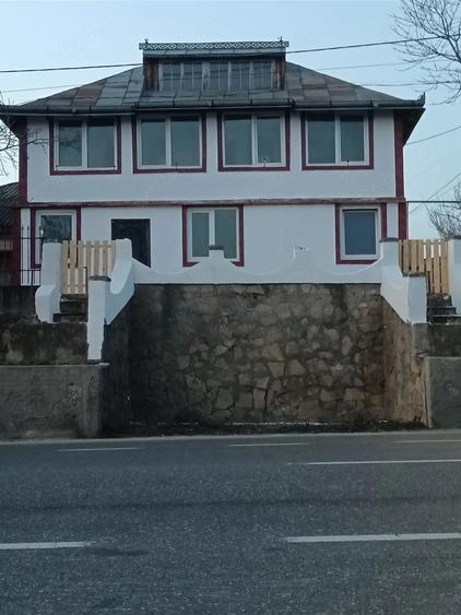 Casă cu Teren 200 Mp în Central