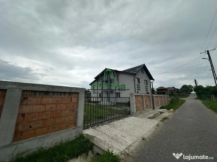 Casă cu 7 camere cu Teren 2000 Mp în Români