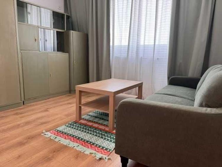 Apartament cu 3 camere semidecomandat în Ultracentral