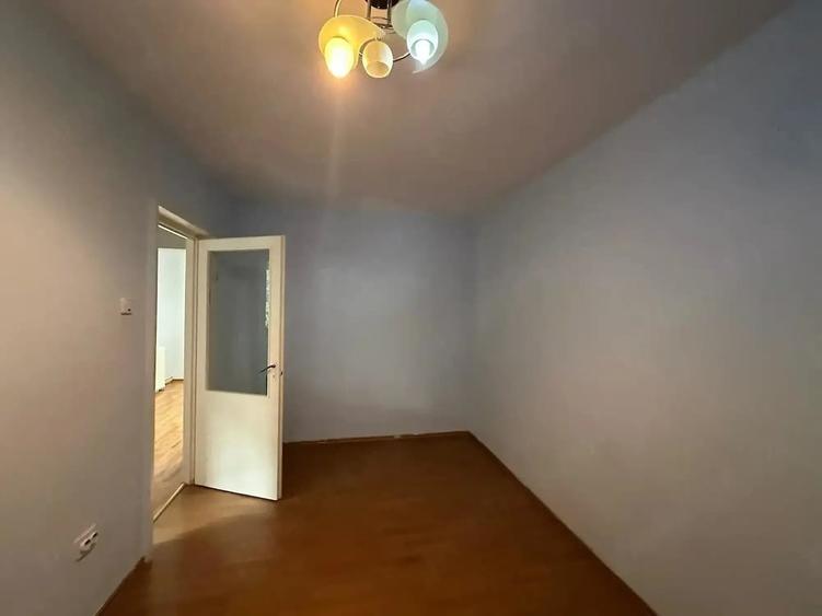 Apartament cu 3 camere semidecomandat în Exterior Vest