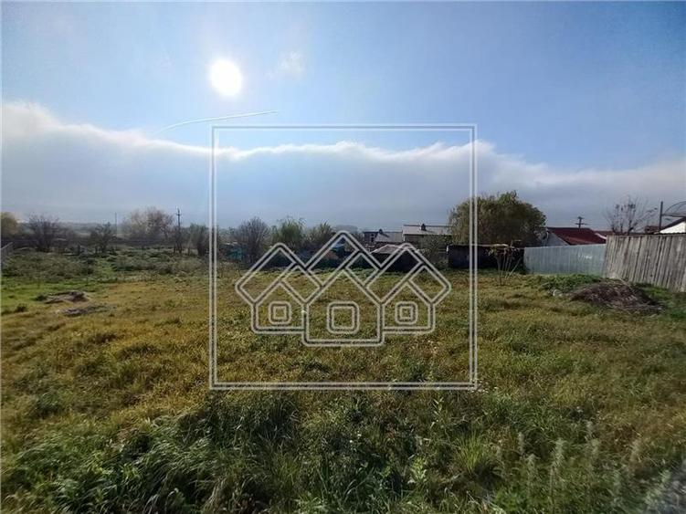 Teren Construcții intravilan de 652 mp, în Gușterița
