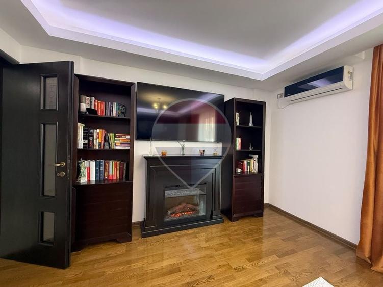 Apartament cu 4 camere decomandat, mobilat în Titan