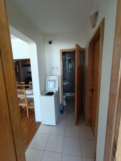 Apartament cu 3 camere semidecomandat în Sala Palatului