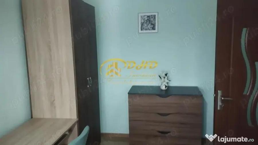 Apartament cu 3 camere decomandat în Hala Centrală