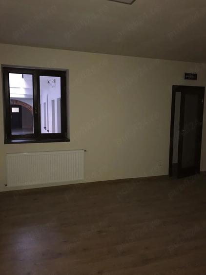 Spațiu comercial, de 16 mp, în P-ța Unirii