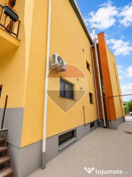 Casă cu 12 camere cu Teren 750 Mp în Fundeni